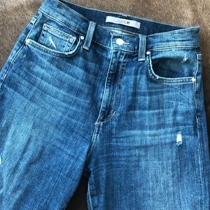 Joe’s Jeans. High rise straight ankle. Sz 26. Distressed.